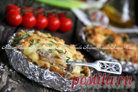 Жульен с курицей и грибами в картошке в духовке - 15 пошаговых фото в рецепте А вы пробовали запечённый в духовке жульен с курицей и грибами в картошке? Если ещё нет, то настоятельно советую воспользоваться этим рецептом. Этот вариант жульена увидела в Интернете, а приготовив, поняла, что это одна из лучших горячих закусок. Это нежное, вкусное, сытное блюдо можно смело ...