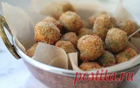 Закусочные жаренные оливки..
