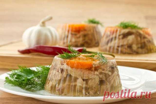 Холодец из курицы 


Обычно холодец варят из свинины, но можно приготовить менее жирное блюдо, например, из курицы.Ингредиенты:1-1,5 кг курицы2 морковки1 луковицалавровый листперец горошкомчесноксоль30 г желатинаПоложи…