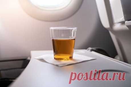 Гендиректор крупной компании устроил дебош в самолете из-за отнятого у него виски