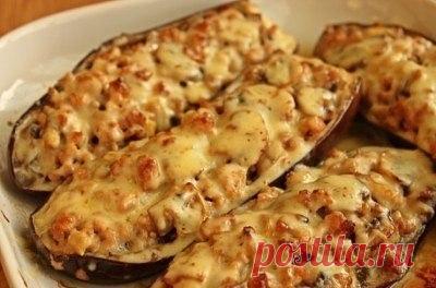 Баклажаны, фаршированные грибами и фаршем

Ингредиенты:

2 больших баклажана,
200 гр. фарша,
2 луковицы,
200 гр. грибов,
соль,
перец,
сыр.

Баклажаны разрезаем пополам, вынимаем мякоть. Немного присаливаем и оставляем на 15 минут.Лук измельчаем, обжариваем. Добавляем грибы и измельченную мякоть баклажанов.добавляем фарш, солим, перчим. Баклажановые лодочки промываем водой от лишней соли и начиняем фаршем с грибами. Запекаем в духовке 30 минут при температуре ~ 220 С. После...