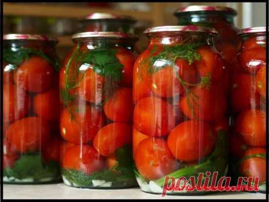 10 Вкуснейших рецептов из помидоров
1. Маринованные помидоры сладко-острые 
Ингредиент: 
- 2 кг свежих помидоров (спелых и упругих) 
- 1 красный острый перец 
- 2 - 3 зубчика чеснока 
- 1 болгарский перец 
- перец душистый горошек 
- гвоздика 
- сахар 
- соль 
- уксус 9% 
Приготовление: 
1. В чистые банки уложить специи, по 3-5 горошин душистого перца, 3-5 гвоздичек, по 1 зубчику чеснока порезанного ломтиками, 1/4 болгарского перца, порезанного кусочками и по небольшому кусочку острого перца.