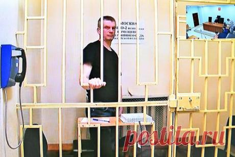 Бывшего главного кадровика Минобороны заподозрили в получении еще одной взятки