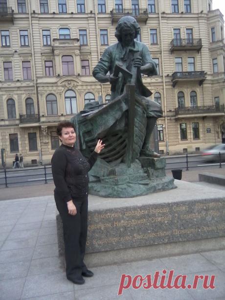 побывала я и у памятника молодому Петру...