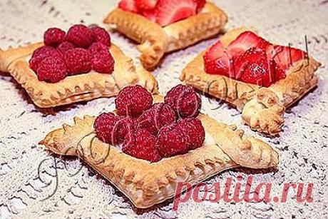 Хорошая кухня - слоёные корзиночки со сгущёнкой и ягодами. Кулинарная книга рецептов. Салаты, выпечка.