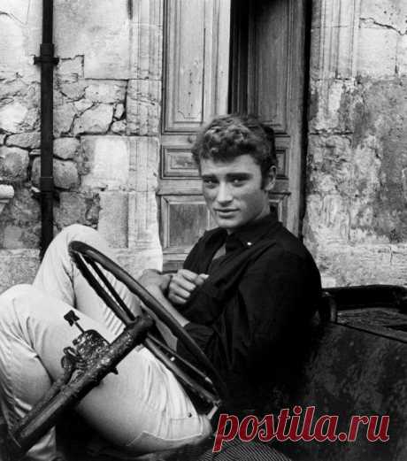 Джонни Халлидей (Johnny Hallyday)
- 15 июня, 1943 • 5 декабря 2017