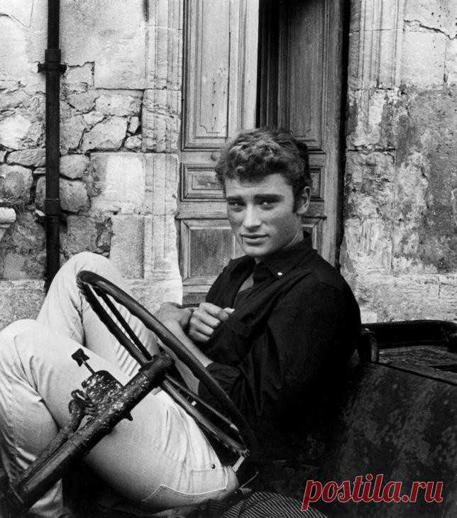 Джонни Халлидей (Johnny Hallyday)
- 15 июня, 1943 • 5 декабря 2017