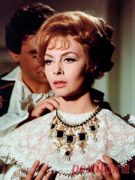 Невероятно красивая женщина, идеал женской красоты и обаяния, смотришь на нее, как на прекрасный цветок и не можешь насмотреться.

Мишель Мерсье по праву входит в десятку самых красивых женщин всех времен и народов. Сколько бы не было прекраснейших девушек в мире, таких как Мишель Мерсье больше не существует. Идеал красоты, несмотря на то, что вкусы меняются, но этот идеал остается на самом высочайшем пьедестале.