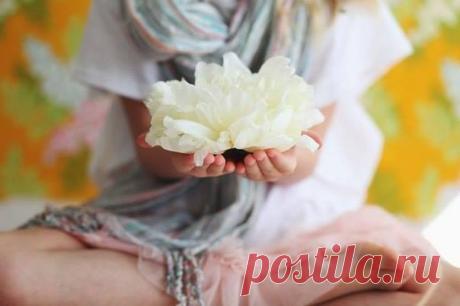 Дорогие мои духовные учителя, сегодня ваш день - ГУРУ ПУРНИМА! Позвольте поблагодарить вас за бесценные жемчужины знаний, которые вы посадили в моей душе! Очень хочу чтобы они принесли радость и моим близким и моим друзьям и просто незнакомым мне людям. Помогли нам всем быть добрее друг к другу.Примите мою любовь и благодарность!