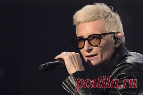 Власти рекомендовали отменить концерт Арбениной на Дальнем Востоке. Власти Владивостока рекомендовали отменить запланированный на 27 февраля концерт певицы Дианы Арбениной, билеты на него прока не продаются, сообщает РИА Новости. Ранее в комментариях в Telegram-канале губернатора Приморья Олега Кожемяко один из пользователей попросил отменить концерт лидера группы «Ночные Снайперы».