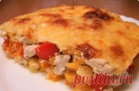 Запеканка с рисом, куриным филе, кукурузой и овощами