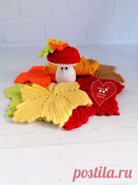 PDF Брелок Грибок крючком. FREE crochet pattern; Аmigurumi toy patterns. Амигуруми схемы и описания на русском. Вязаные игрушки и поделки своими руками #amimore - брелок в виде маленького гриба, грибок, грибочек, белые грибы, грибочки.
