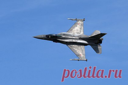 Сбитый у границы с Канадой объект оказался нестандартной формы. Телеканал Fox News со ссылкой на конгрессмена Джека Бергмана сообщил, что сбитый американским истребителем F-16 у границы с Канадой объект оказался нестандартной формы. По словам законодателя, над озером Гурон ракета «Сайдвиндер» сбила загадочный «восьмиугольный» объект.