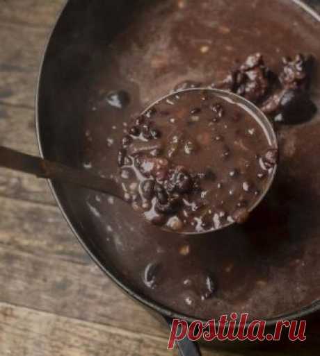 Кубинский суп с черной фасолью и софрито