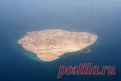 МИД Ирана выразил протест Москве. Тегеран не устроила позиция России по трем спорным островам в Персидском заливе. МИД Ирана вызвал представителя России — временного поверенного — из-за поддержки Москвой заявления по спорным островам. В ходе дипломатического акта России был выражен решительный протест. Речь идет об островах Абу-Муса, Малый Томб и Большой Томб, расположенных в Персидском заливе.