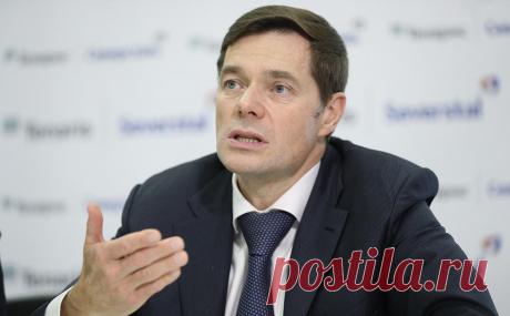 Мордашов усомнился в том, что высокая ставка — «правильное лекарство». Основатель «Северстали» Алексей Мордашов заявил о необходимости пересмотра денежно-кредитной политики Центробанка, так как высокая ключевая ставка не приводит к снижению инфляции, а также тормозит промышленность и всю экономику