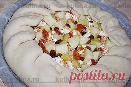 Дрожжевой пирог с творогом, яблоками и курагой – рецепт приготовления с фото от Kulina.Ru