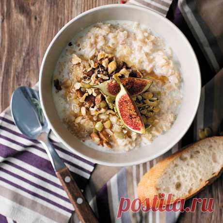 8 рецептов каши в мультиваркеВыбирайте на свой вкус

Почему полезно кашеварить по утрам?

Утренняя каша надолго сохранит чувство сытости, не создаст дополнительной нагрузки на пищеварительный тракт и снабдит организм питательными веществами.

Геркулесовая каша