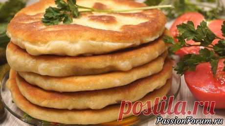 СуперСкоростные лепешки на кефире. Ну очень вкусные! - запись пользователя kalnina в сообществе Болталка в категории Кулинария Получаются мягкие, пушистые, ароматные и такие вкусные. Приготовление совсем занимает мало времени. Начинку можно брать любую на Ваш вкус или жарить без начинки. У меня сегодня простая начинка напоминающая соленные грибы. ИНГРЕДИЕНТЫКефир – 500 мл.
