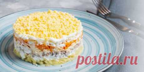 СЛОЕНЫЙ САЛАТ С ШАМПИНЬОНАМИ, КУРИЦЕЙ И СЫРОМ
