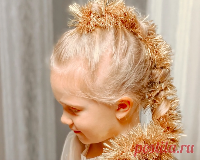 Новогодняя прическа с мишурой