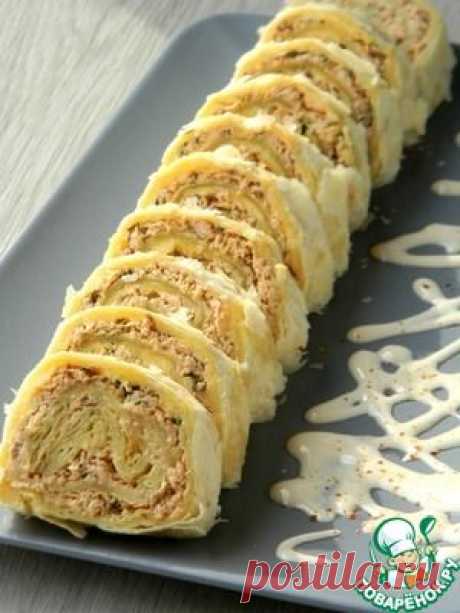 Рулет из слоеного теста с рыбой и сыром - кулинарный рецепт