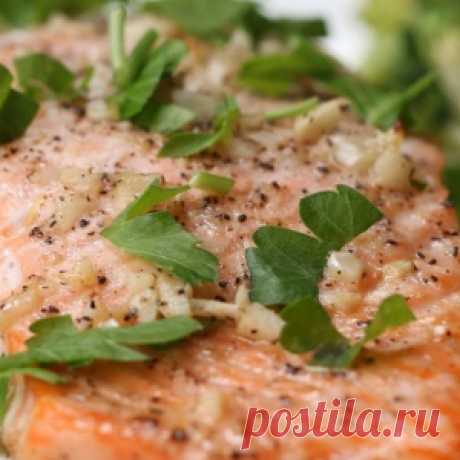 Ароматный лосось в чесночном масле. Вкус непревзойденный