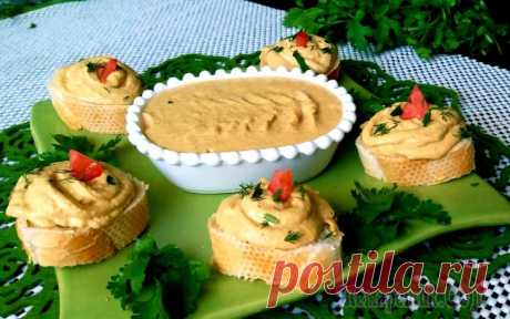 Куриный паштет Таким паштетом вкусно фаршировать яйца, профитроли на праздничный стол. Или просто намазать на бутербродики с утра вместо колбасыРецепт Куриное мясо 700 г Морковь 1 шт Лук 1 шт Сливочное масло 150 г Ч...