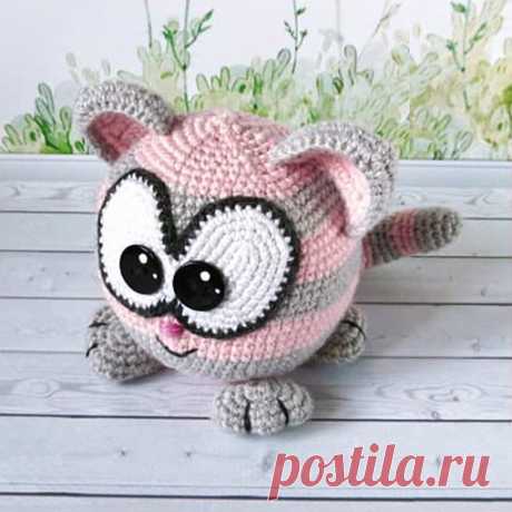 PDF Котошарик крючком. FREE crochet pattern; Аmigurumi animal patterns. Амигуруми схемы и описания на русском. Вязаные игрушки и поделки своими руками #amimore - маленький котик, кот, кошечка, кошка, котенок.