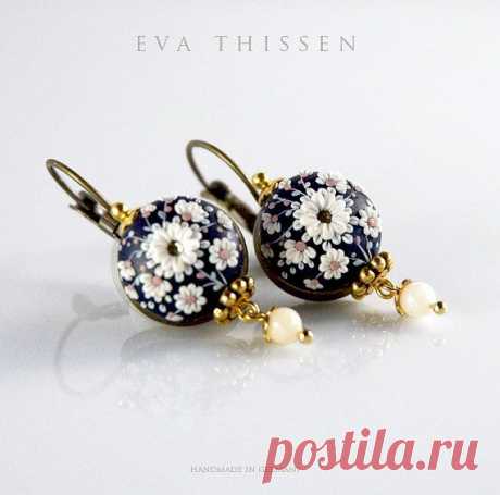WINDSOR. Made to order chic and simple handmade earrings in windsor-blue