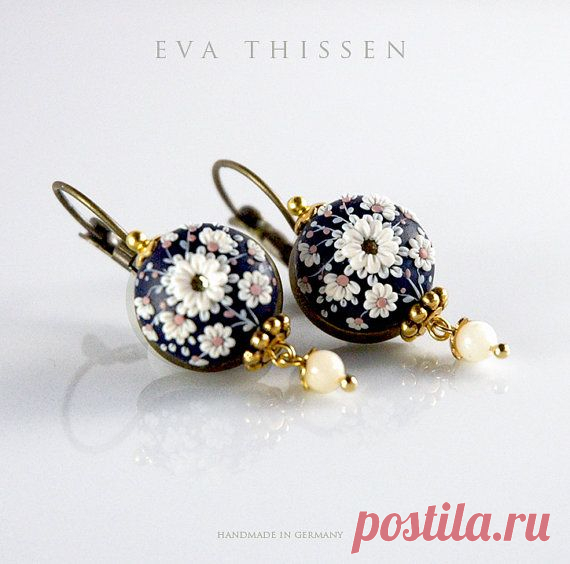 WINDSOR. Made to order chic and simple handmade earrings in windsor-blue
