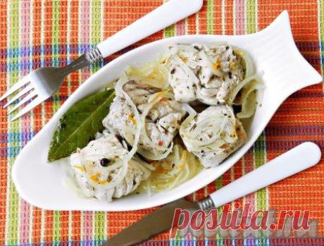 Маринованная скумбрия с луком