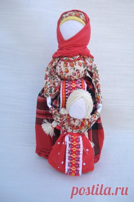 Ведунья – это образ мамы, которая ведет своего ребенка в жизнь, содержащей в ладу и гармонии всю свою большую семью и хозяйство.