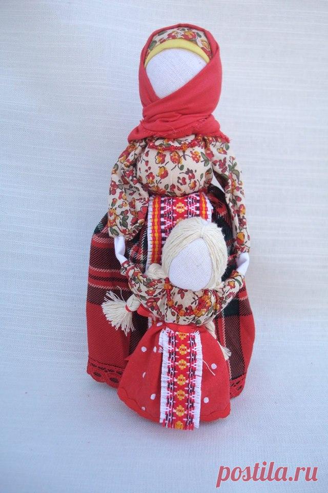 Ведунья – это образ мамы, которая ведет своего ребенка в жизнь, содержащей в ладу и гармонии всю свою большую семью и хозяйство.