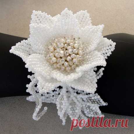 Exclusive handmade beaded bracelet with water lily and pearls - Brida…