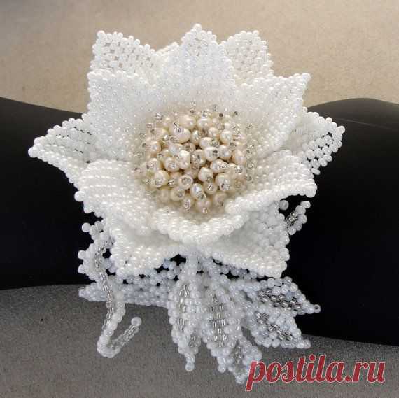 Exclusive handmade beaded bracelet with water lily and pearls - Brida…