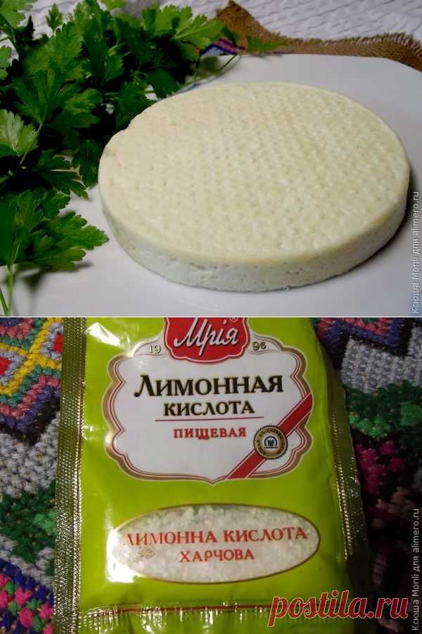 СЫР - ПАНИР из ИНДИИ !!! *Можно жарить на сковороде, не плавится, а покроется красивой румяной корочкой. *Молоко 2.5л -до кипения. Как только вспенится, тихо введи: лим/сок 5сл или лим/кислота 2чл в 50мл воды, чтобы свернулось - твор/ хлопья в сыворотке, помешивая. *В дуршлаг : сыр процеди. Через 5мин отделения сыворотки, ставь груз -  30мин для сыра, и 1час - тверд/сыр для жарки. *Выход: из 1.5л -панир 250г, тв/сыр 200г; из 3л -панир 400г, тв/сыр 350г. *Храни в холоде до 1недели.