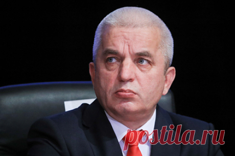 Минобороны сообщило о грабежах украинских националистов в Сумах. Украинские националисты грабят домовладения и отнимают продовольствие у жителей в Сумах, а в случае неповиновения угрожают убийством. Об этом заявил начальник Национального центра управления обороной России генерал-полковник Михаил Мизинцев. Он отметил, что украинские националисты проводят рейды по частным домам.