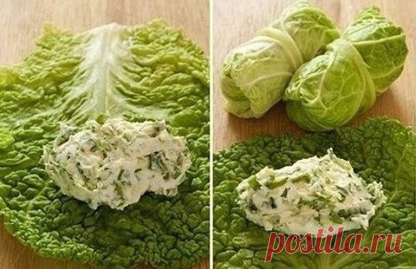 Сыроедческие голубцы с ореховым сыром и зеленью

Для приготовления этих аппетитных сыроедческих голубцов с сыром и зелень, которые могут стать излюбленным блюдом далеко не только для сыроедов, нам нужны: 
Около половины килограмма орехового сыра (можно использовать тофу)
Около пучка зелени 
Два-три средних зубчика чеснока 
Ложка или две оливкового масла холодного отжима 
Ложка орехового молока (если понадобится) 
Кочан пекинской капусты 
Солим и перчим по нраву  
 
Рецепт:...