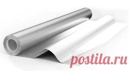 Лечение алюминиевой фольгой

Делается так называемый серебряный мостик и прикладывается к любому больному месту, после чего боли исчезают. Это какое-то чудо. Расскажу, как делается этот самый мостик.

Надо взять кусок широкого лейкопластыря и на него наклеить полоски фольги шириной 1 см, через 1,5 см вертикально, оставляя по 1 см вверху и внизу свободного пластыря, а также слева и справа по 1,5 см.

Это для того, чтобы пластырь приклеить к телу так, чтобы полоски фольги вс...