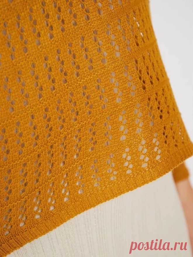 Золотисто-желтый джемпер с легким узором
Схема узора - Вязание LenkomKnit
Раппорт узора - 4 петли (плюс петля для симметрии) и 18 рядов. 

Узор вяжется на фоне лицевой глади за исключением ряда 16. 

В этом изнаночном ряду все петли вяжутся лицевыми, а с лицевой стороны получается один ряд изнаночных петель.