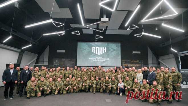 В Тюмени завершилось обучение инструкторов центра "Воин". В Тюмени завершилось трехмесячное обучение новых инструкторов центра "Воин", сообщает пресс-служба организации. Всего профессиональную переподготовку прошли около ста человек из 10 регионов России. Во время обучения участников ...