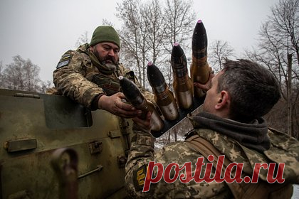 В ДНР сообщили об отданном украинским военным приказе держать Марьинку. Вооруженным силам Украины (ВСУ) приказали держать Марьинку, несмотря на жертвы. Об этом сообщил временно исполняющий обязанности главы Донецкой народной республики (ДНР) Денис Пушилин. Как утверждает врио главы ДНР, украинская армия «в топку бросает людей», зачастую неподготовленных.