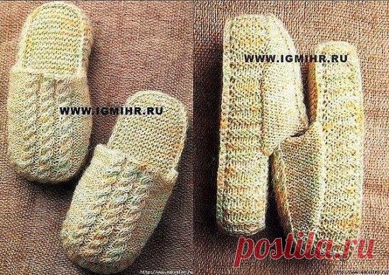 ДОМАШНИЕ ШЛЕПКИ НА ТОЛСТОЙ ПОДОШВЕ
Техника вязания.
Платочная вязка: лиц. и изн. р. - лиц. п.
Лицевая гладь: лиц. р. - лиц. п., изн. р. - изн. п.
Изнаночная гладь: лиц. р. - изн. п., изн. р. - лиц. п.
Плотность вязания: 20 п. х 38 р. = 10 х 10 см.
ОПИСАНИЕ РАБОТЫ:
Подошва. Из поролона вырезать подошву нужного размера. Для обвязывания подошвы потребуются три детали: два следка и боковая часть.