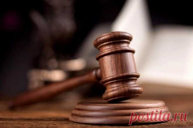 В Ростовской области пройдет суд над директором ДК после гибели ребенка. 11-летняя девочка скончалась после опрокидывания футбольных ворот на спортивной площадке.