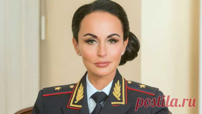 В сети распространяют фейковое видео, якобы озвученное Ириной Волк. Распространяемый в курских пабликах видеоролик, якобы озвученный представителем МВД России Ириной Волк, является фейком. Об этом генерал-майор Волк заявила в своем Telegram-канале. Она рассказала, что в сети выявили видеозапись "От ...