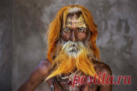 Однако на счету Стива МакКарри  не просто самая узнаваемая обложка National Geographic, но и сотни других завораживающих кадров, более дюжины опубликованных книг и бесчисленное множество выставок по всему миру.  |  10 всемирно известных фотографов-портретистов • НОВОСТИ В ФОТОГРАФИЯХ