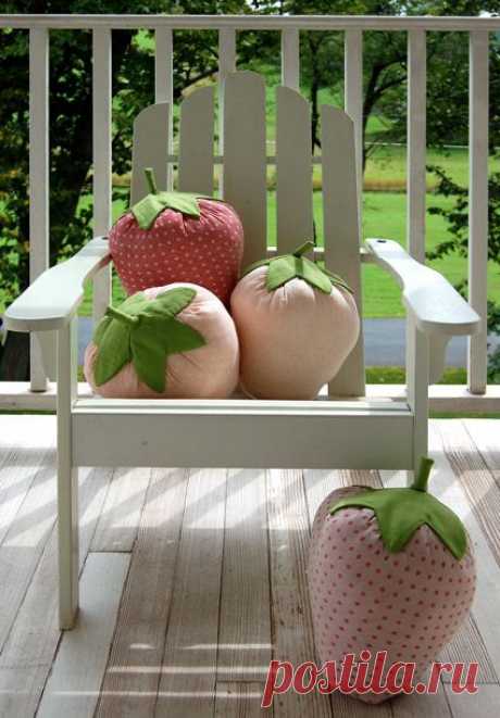 Strawberry Pillow Tutorial...so cute! | almofadas