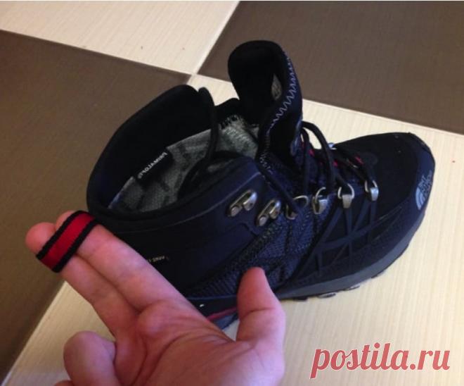 Для чего на обуви сзади петля? А вы знаете ответ на этот вопрос? Это приспособление называется Бутстрап (Bootstrap). Им оборудуют почти всю спортивную обувь и выполняет оно вполне определённую функцию.