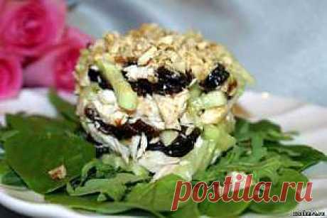 Салат из курицы с черносливом